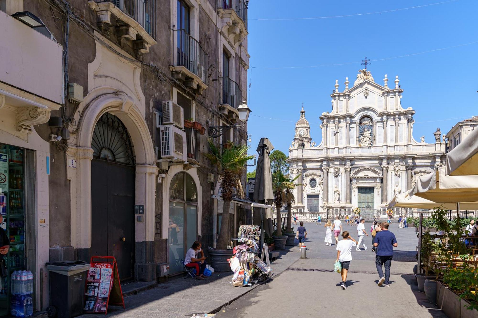 カターニア La Finestra Sul Duomo Bed & Breakfast エクステリア 写真