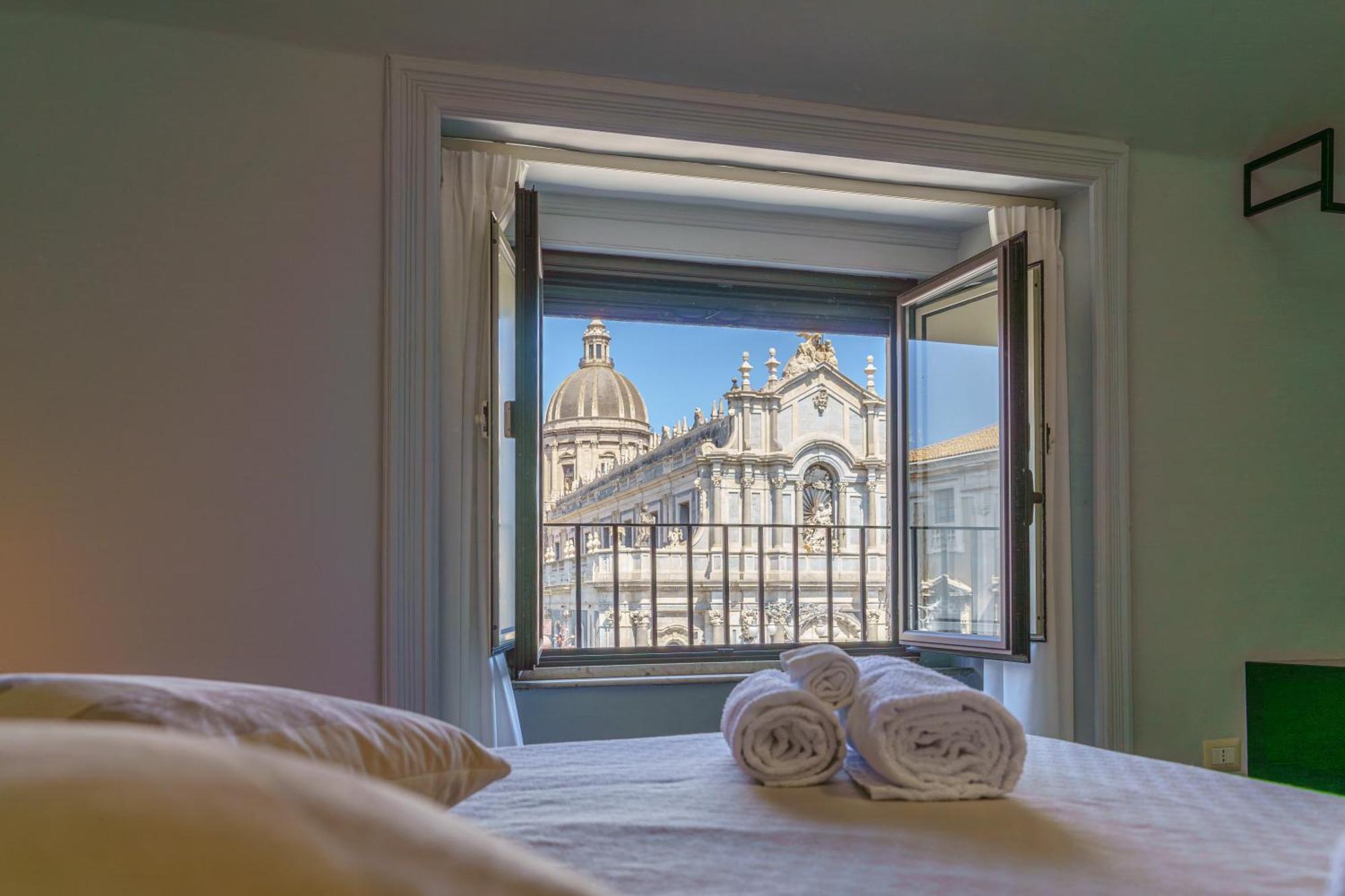 カターニア La Finestra Sul Duomo Bed & Breakfast エクステリア 写真