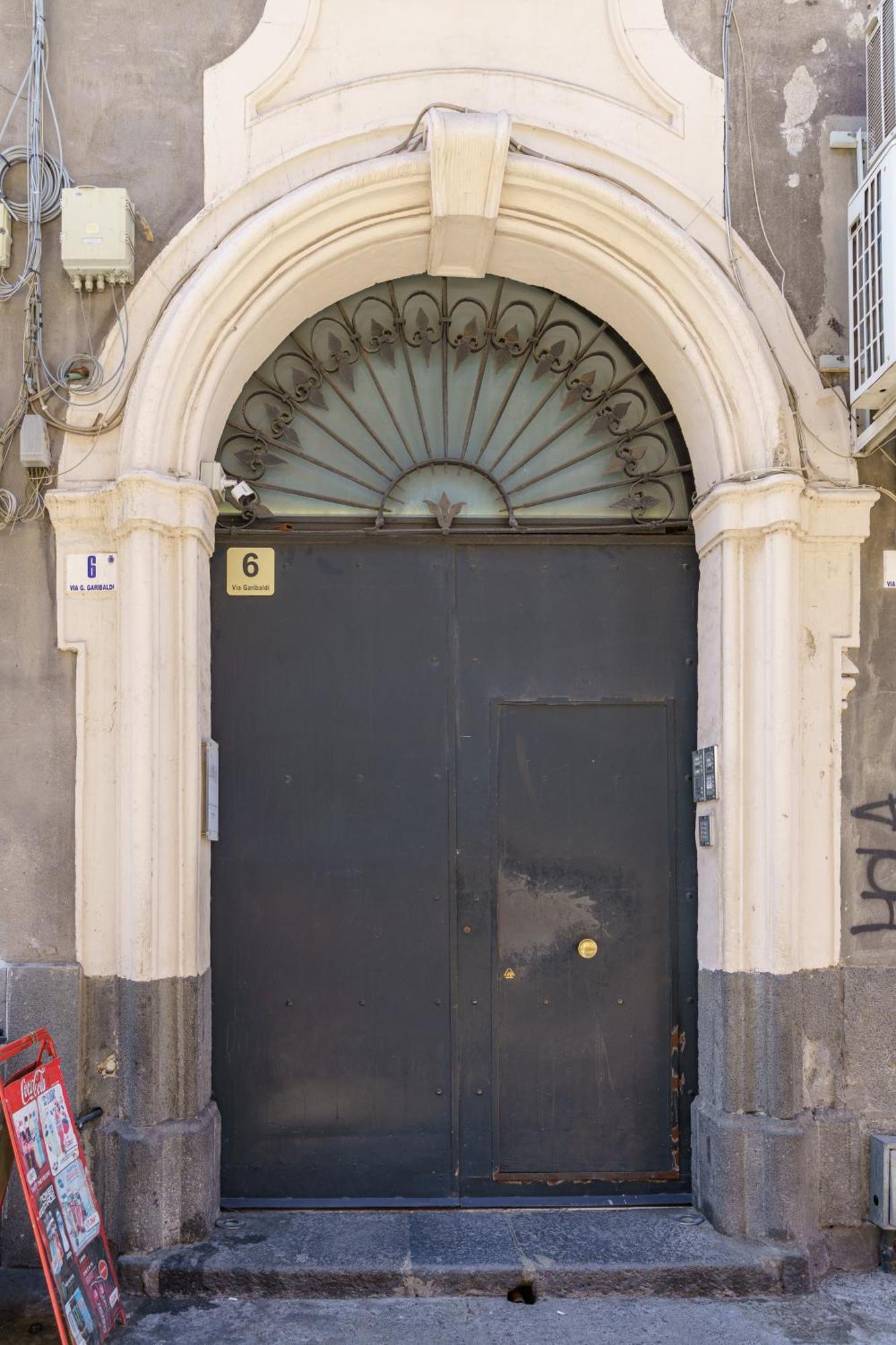 カターニア La Finestra Sul Duomo Bed & Breakfast エクステリア 写真