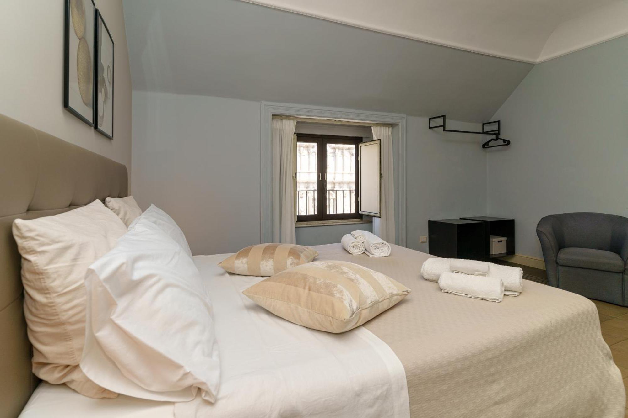 カターニア La Finestra Sul Duomo Bed & Breakfast エクステリア 写真
