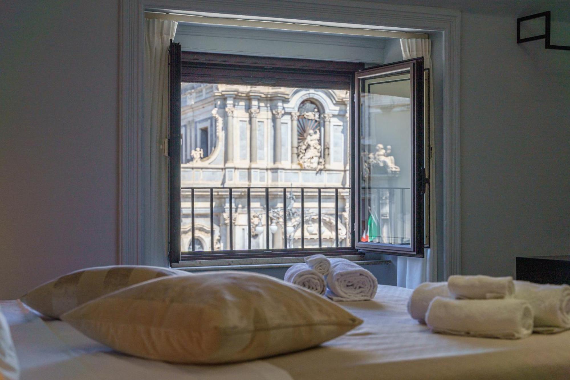 カターニア La Finestra Sul Duomo Bed & Breakfast エクステリア 写真