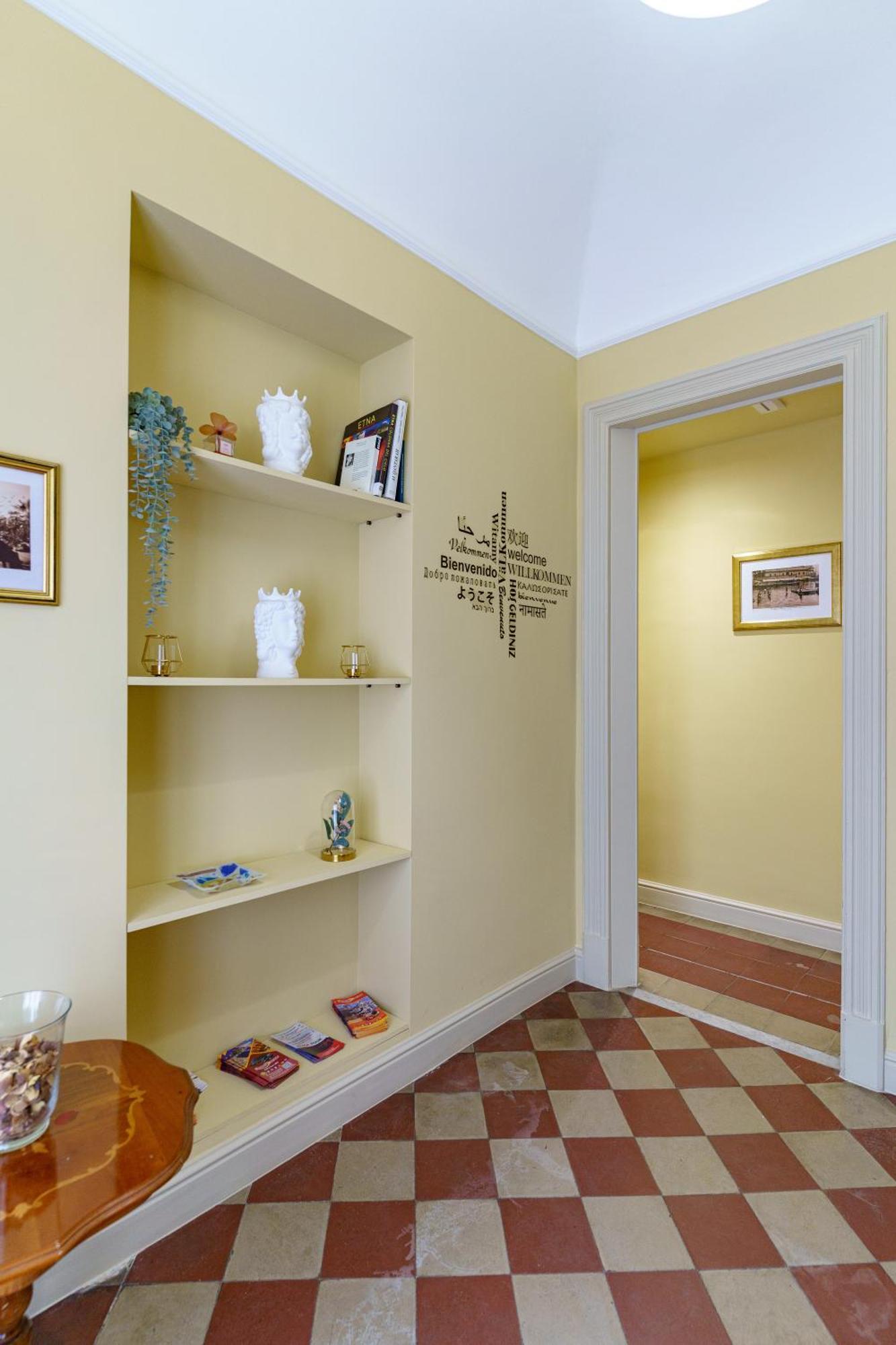 カターニア La Finestra Sul Duomo Bed & Breakfast エクステリア 写真